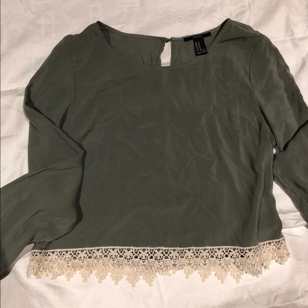Matte green flowy top!